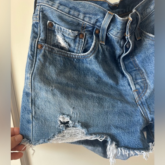 Vintage 501 LEVI’s Denim Shorts with frayed hem - Picture 4 of 6